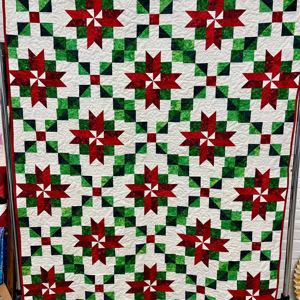 Peppermint Poinsettia Quilt